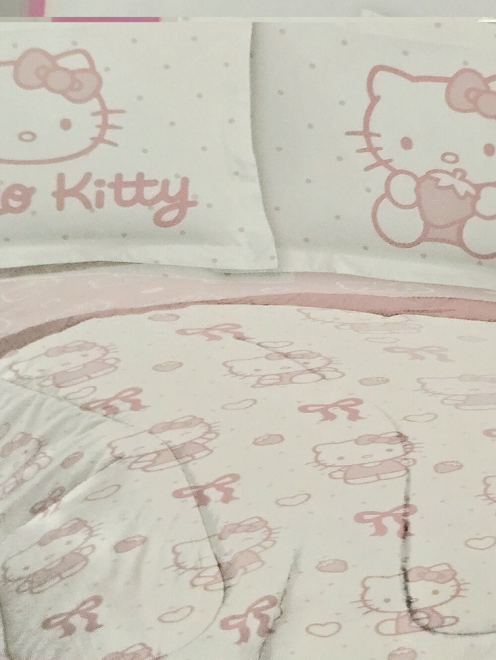 Hello Kitty Satin Full/Queen Comforter & Sham Set- White/Pink